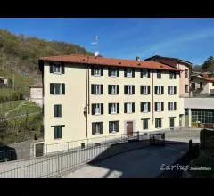 Appartamenti in Vendita - Appartamento composto da tre locali, doppi servizi e balcone