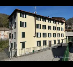 Appartamenti in Vendita - Appartamento composto da tre locali, doppi servizi e balcone