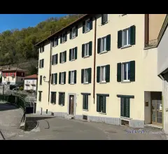 Appartamenti in Vendita - Appartamento composto da tre locali, doppi servizi e balcone