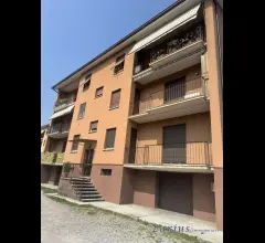 Appartamenti in Vendita - Erba via torti trilocale con balcone e parcheggio esterno