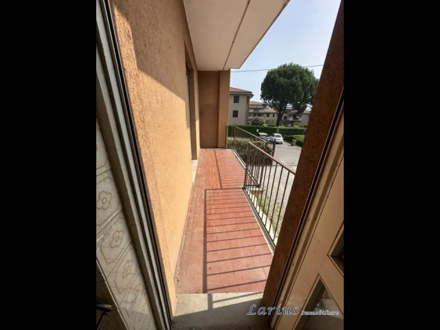 Appartamenti in Vendita - Erba via torti trilocale con balcone e parcheggio esterno