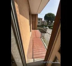 Appartamenti in Vendita - Erba via torti trilocale con balcone e parcheggio esterno