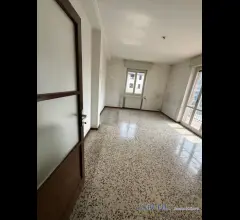 Appartamenti in Vendita - Erba via torti trilocale con balcone e parcheggio esterno