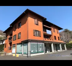Negozio al piano terra con sottostante ripostiglio/deposito