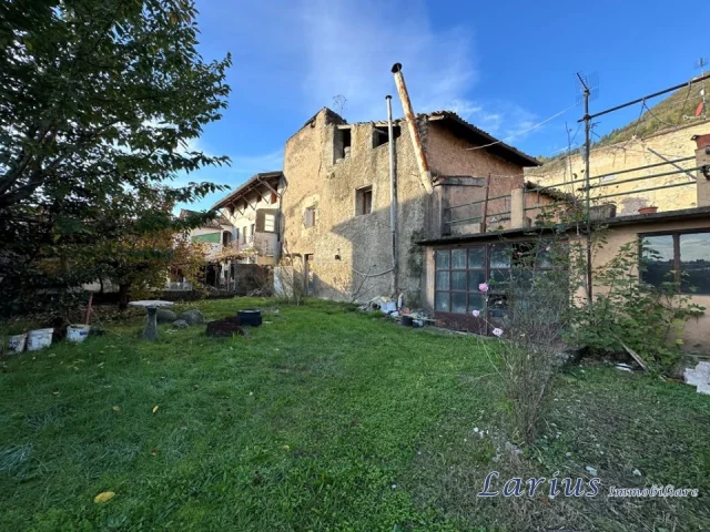 Appartamenti in Vendita - Casa di corte con terreno privato e box doppio