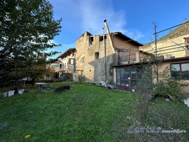Appartamenti in Vendita - Casa di corte con terreno privato e box doppio