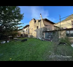 Appartamenti in Vendita - Casa di corte con terreno privato e box doppio