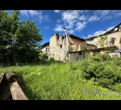 Appartamenti in Vendita - Casa di corte con terreno privato e box doppio