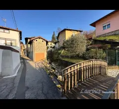 Appartamenti in Vendita - Rustico con terrazzo e corte privata