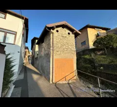 Appartamenti in Vendita - Rustico con terrazzo e corte privata