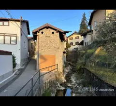 Appartamenti in Vendita - Rustico con terrazzo e corte privata