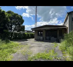 Appartamenti in Vendita - Magazzino con area esterna di pertinenza