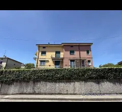 Appartamenti in Vendita - Appartamento di tre locali con cantina e posto auto
