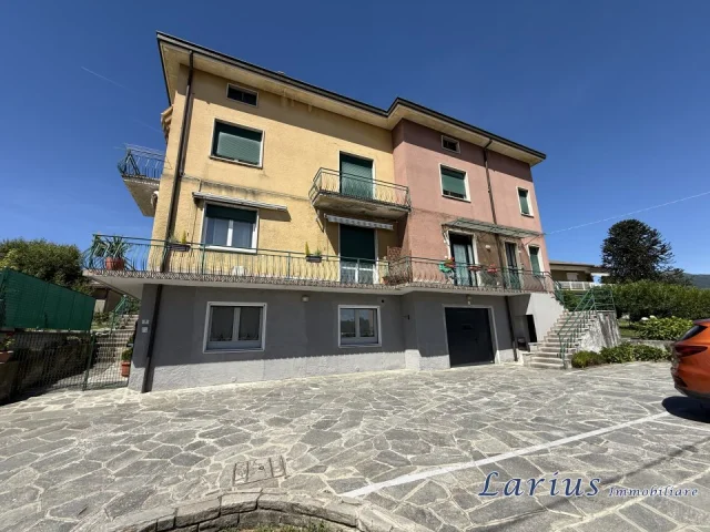 Appartamenti in Vendita - Appartamento di tre locali con cantina e posto auto