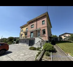 Appartamenti in Vendita - Appartamento di tre locali con cantina e posto auto