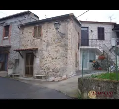 Appartamenti in Vendita - A402 rustico in paese