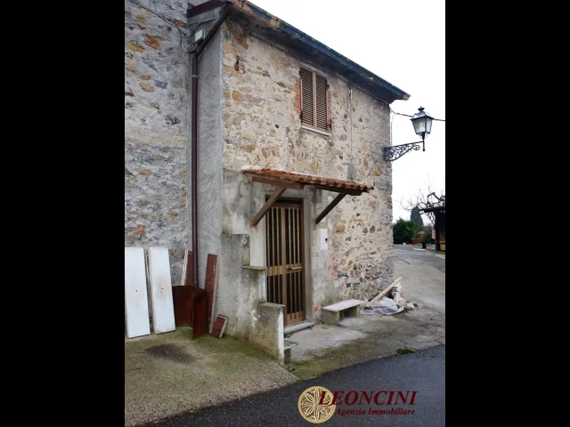 Appartamenti in Vendita - A402 rustico in paese