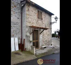 Appartamenti in Vendita - A402 rustico in paese