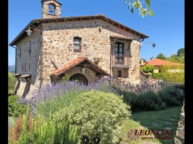 Rustico casale con piscina in asta