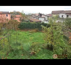 Appartamenti in Vendita - A348 rustico con terreno