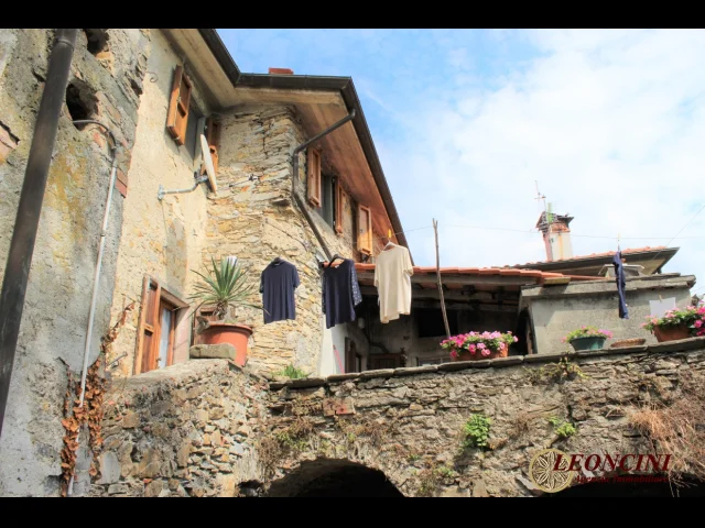 P102 rustico casale con terreno