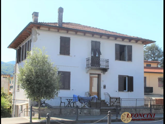A333 appartamento semindipendente con giardino