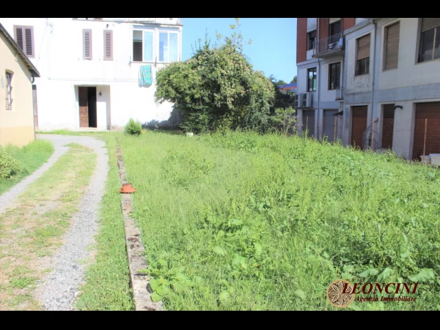 Appartamenti in Vendita - A333 appartamento semindipendente con giardino
