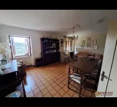 Appartamenti in Vendita - A332 semindipendente da ristrutturare