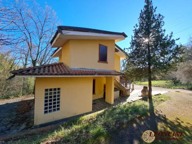 Appartamenti in Vendita - A343 rustico con terreno