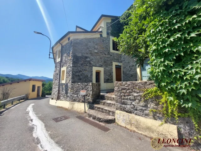 Appartamenti in Vendita - A338 rustico con piscina