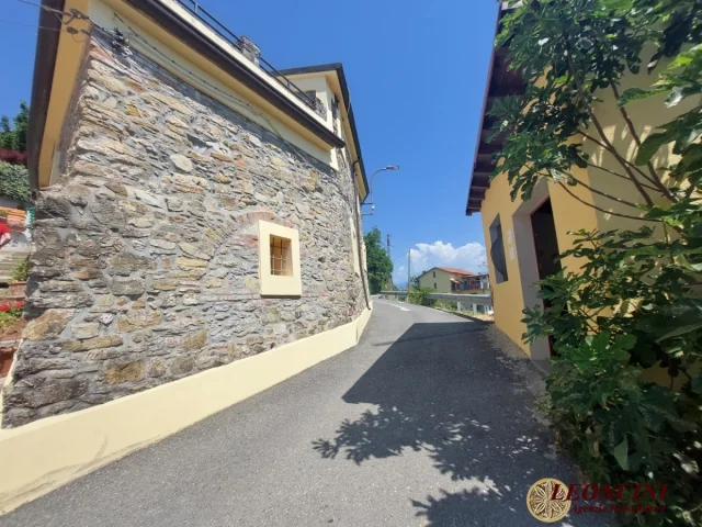 Appartamenti in Vendita - A338 rustico con piscina