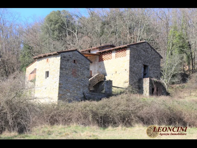 Appartamenti in Vendita - P123 casale con terreno