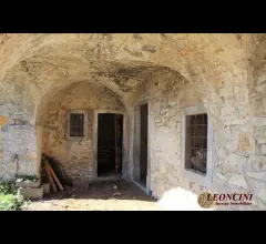 Appartamenti in Vendita - P123 casale con terreno
