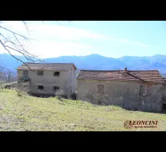 P122 casale con terreno cintato