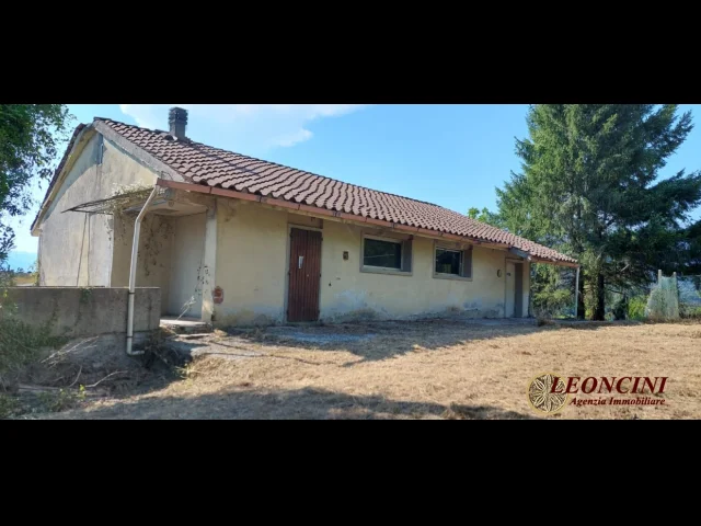 Appartamenti in Vendita - P109 casale con terreno e sorgente