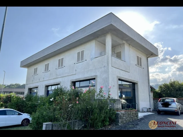 C002 capannone artigianale commerciale con appartamento