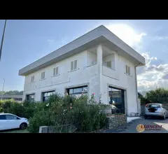C002 capannone artigianale commerciale con appartamento
