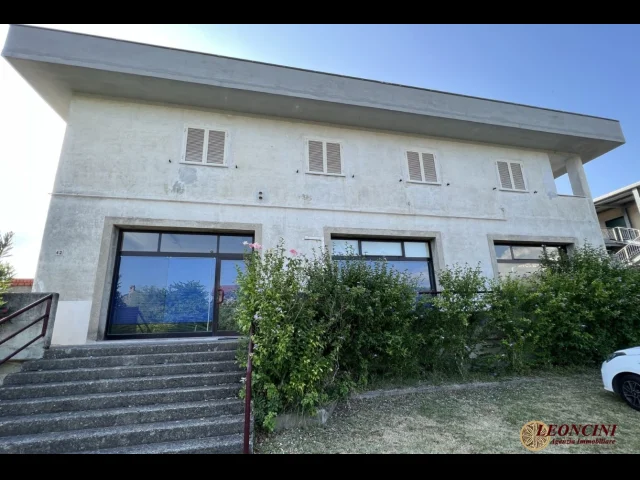 Appartamenti in Vendita - C002 capannone artigianale commerciale con appartamento