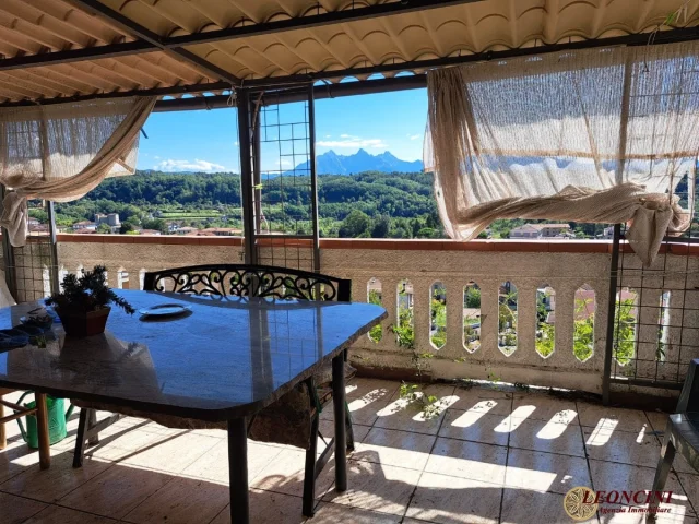 Appartamenti in Vendita - A361 abitazione con terrazza e giardino