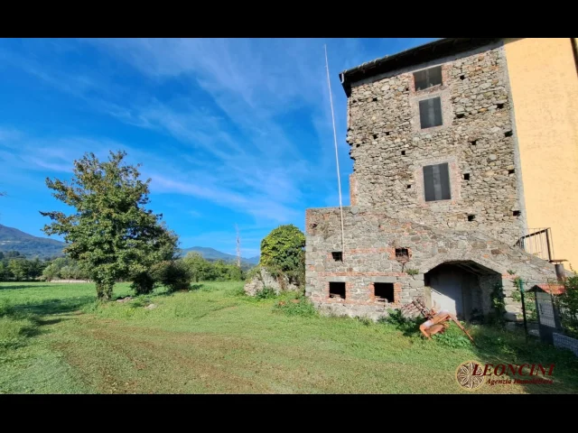 Appartamenti in Vendita - A346 rustico con terreno