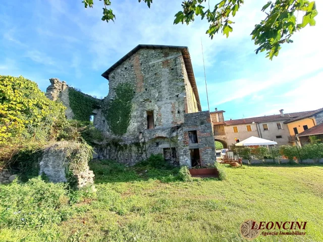 Appartamenti in Vendita - A346 rustico con terreno