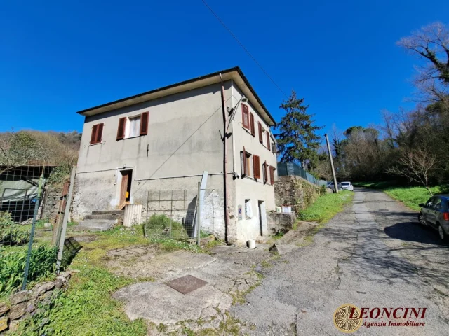 Appartamenti in Vendita - A375 rustico con terreno