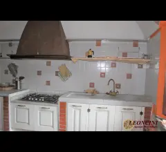Appartamenti in Vendita - A393 rustico in centro storico con giardino