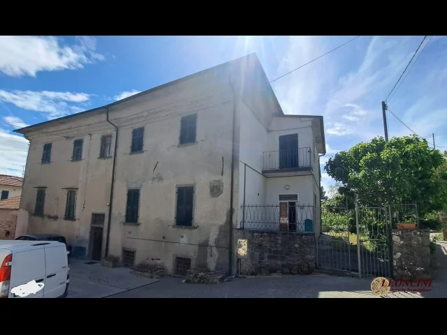 A352 signorile abitazione in centro storico con giardino