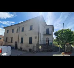 Appartamenti in Vendita - A352 signorile abitazione in centro storico con giardino