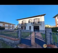 Villa indipendente con giardino