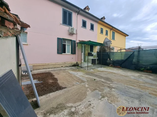 Appartamenti in Vendita - A351 appartamento con corte privata