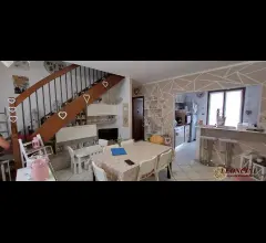 Appartamenti in Vendita - A306 semindipendente con giardino