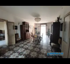 Appartamenti in Vendita - Palazzo con terreno