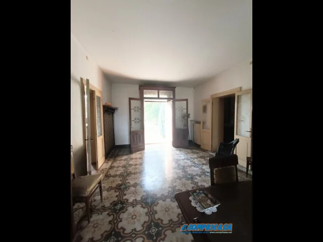 Appartamenti in Vendita - Palazzo con terreno